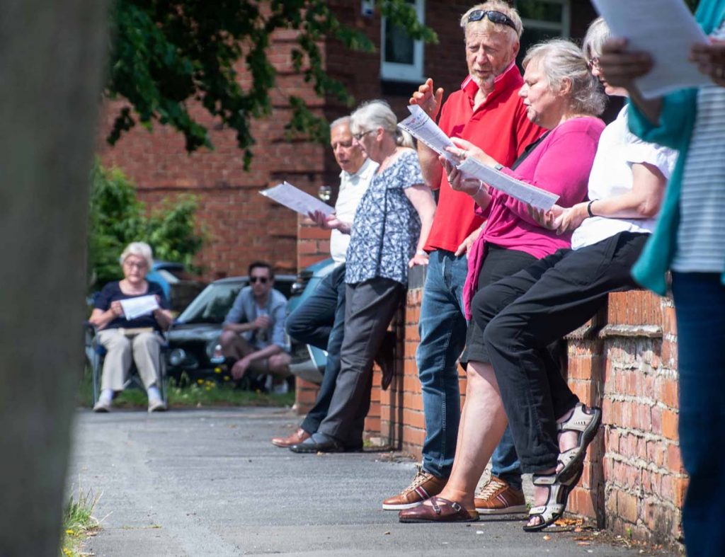Street Singing neighbours enjoying the time together